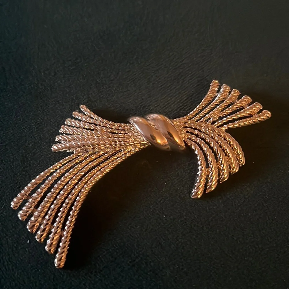 Large Broach - Picture 1 of 2